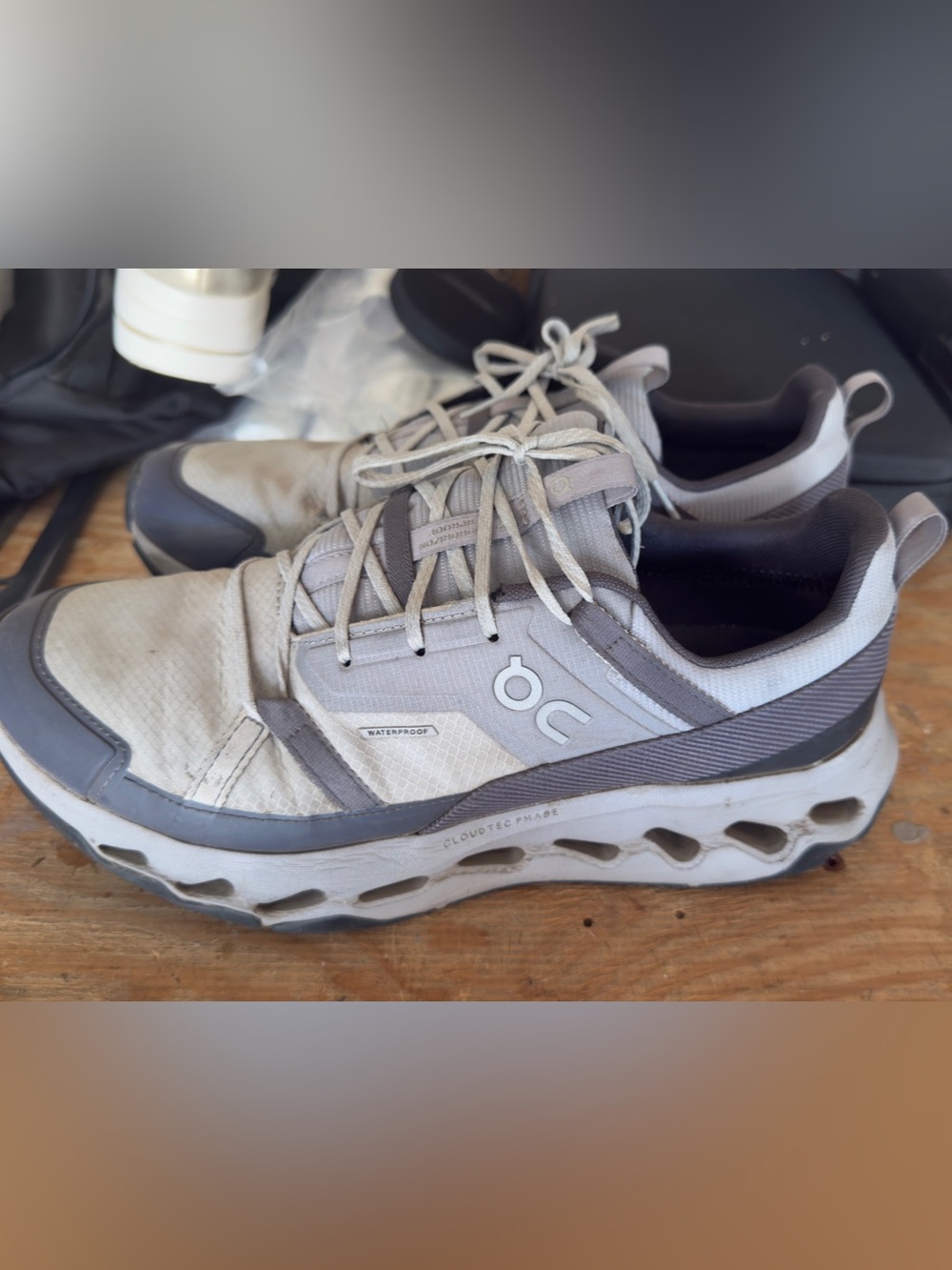 On Running Men's Waterproof Athletic Shoes - Light Gray & Dark Gray